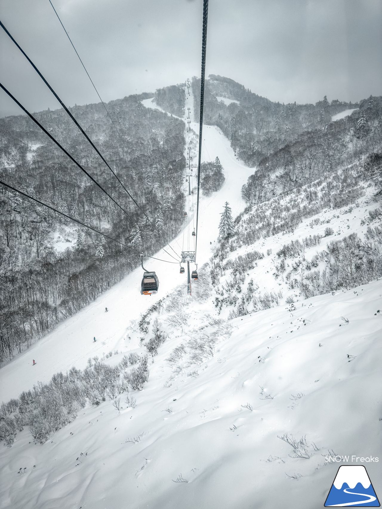 キロロリゾート｜遅ればせながら…。積雪200cmのキロロで、2025～2026 SNOW Freaks『初滑り』。今シーズンもどうぞよろしくお願いいたします！